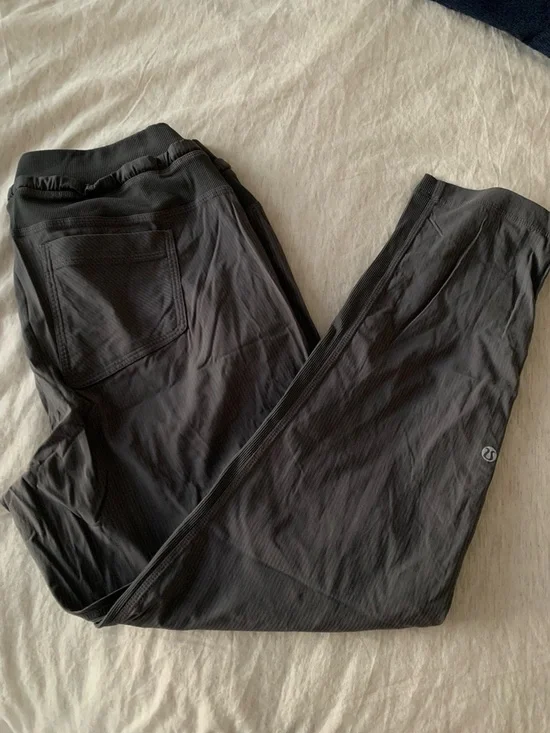 Lululemon women’s jogger - Picture 4 of 6